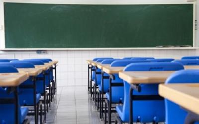 Câmara aprova projeto de lei que torna escolas serviços essenciais