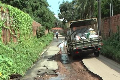 Moradores reclamam de buracos no bairro Santa Clara