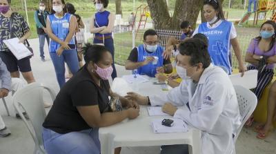Projeto Saúde na Praça é realizado no bairro Vila Nova
