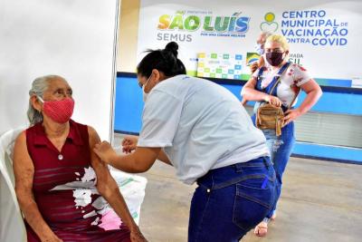 Prefeitura retoma vacinação de idosos contra a Covid-19