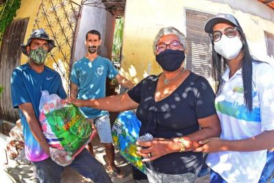 Prefeitura entrega cestas de alimentos para 600 famílias da área da Liberdade 