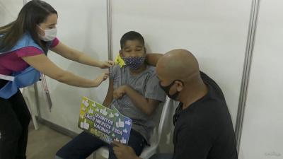 Adolescentes de 12 anos são vacinados contra covid em São Luís