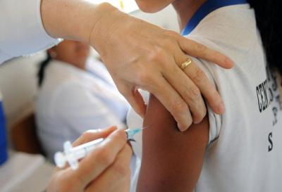 Covid-19: Saúde recomenda suspensão da vacinação de adolescentes