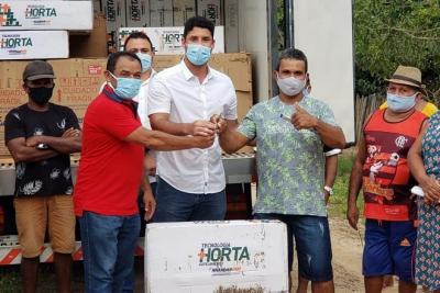 Viana: produtores recebem equipamentos adquiridos com recursos de Roberto Rocha