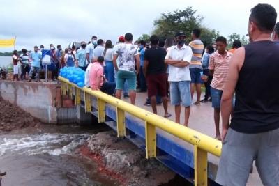 Ponte que liga povoados de Vitória do Mearim é inaugurada
