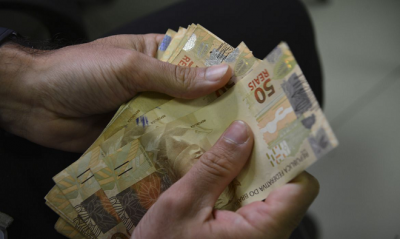 Promulgada lei que fixa valor do salário mínimo em R$ 1.212