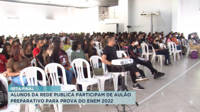 Alunos da rede pública participam de preparativo para prova do Enem 2022