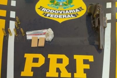 PRF prende grupo com arma e drogas na BR-135, em São Luís/MA