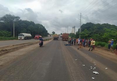 Motociclista cai e morre atropelado por carreta em São Luís