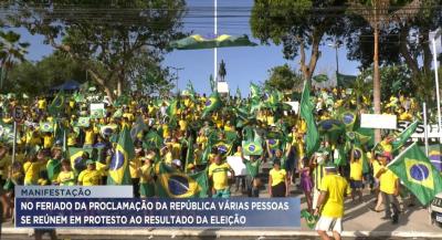 Manifestantes continuam protesto em frente ao 24º BIS em São Luís