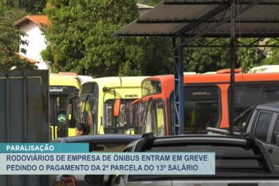 Rodoviários entram em greve pedindo o pagamento da 2ª parcela do 13° salário