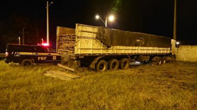 PRF apreende mais de 20m³ de madeira transportada ilegalmente na BR-010