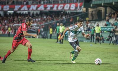 Coritiba mantém liderança do Paranense após empate com Athletico-PR
