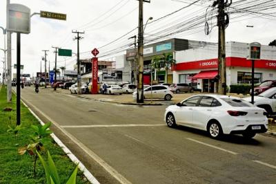 SMTT implanta barreira eletrônica em trecho da Av. dos Holandeses