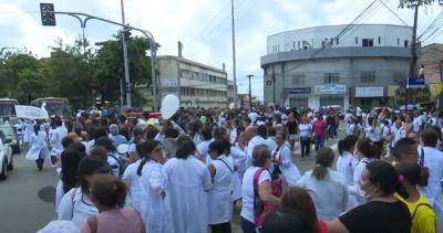 Enfermeiros fazem protesto no centro de São Luís em defesa do piso salarial