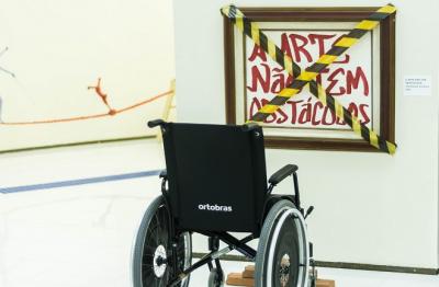 Exposição “Ilhados” discute acessibilidade para pessoas com deficiência