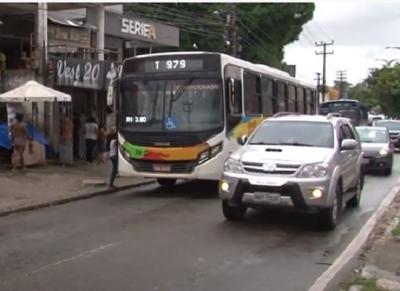 Moradores reclamam de localização de parada de ônibus no João Paulo