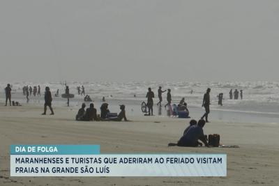 Praias de São Luís ficam lotadas durante o feriadão