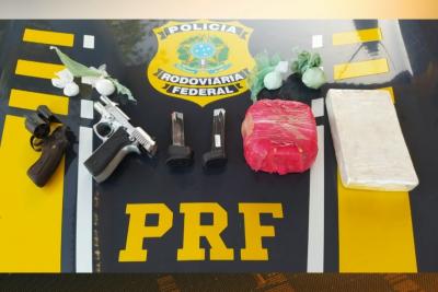 PRF apreende armas, drogas e documentos falsos no bairro Estiva