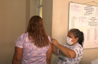 Pessoas em situação de rua recebem vacinação contra Covid-19