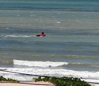 Homem embriagado quase morre afogado na Praia do Araçagi