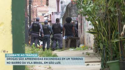 Drogas são apreendidas em terreno no bairro Vila Brasil