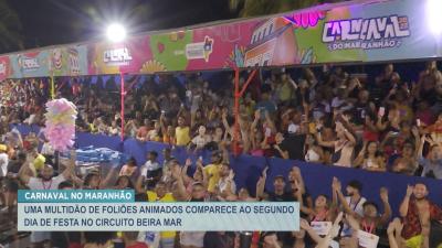 Carnaval: 2ª noite de folia leva multidão para festa na Beira Mar