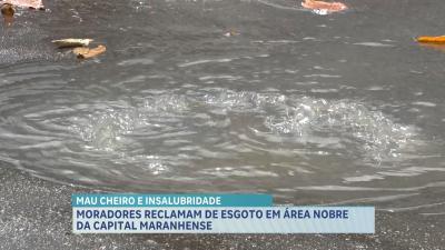 Esgoto estourado causa transtornos no bairro Ponta do Farol, em São Luís