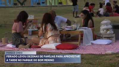 Parque Bom Menino recebeu dezenas de pessoas para aproveitar o feriado