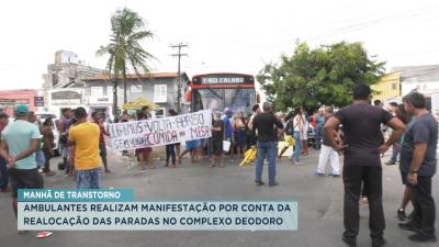 Ambulantes realizam manifestação por conta da realocação das paradas na Deodoro