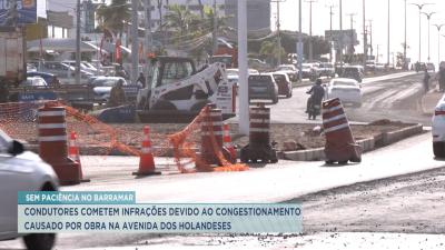 Condutores cometem infrações devido ao congestionamento causado por obra em SL