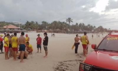 Guarda-Vidas do Batalhão Marítimo resgatam duas jovens na Praia do Calhau 