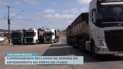 Supersafra causa engarrafamento de carretas na BR-135