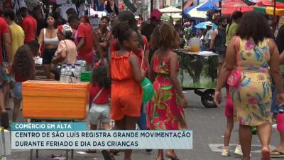 Consumidores movimentam comércio da Rua Grande no feriado