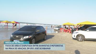 Praia do Araçagi continua com grande movimentação de veículos na faixa de areia