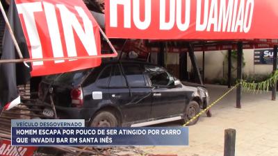 Carro desgovernado invade bar em Santa Inês