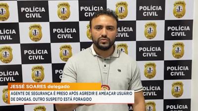 Dois agentes de segurança particular são suspeitos de agredir um homem que seria usuário de drogas, na cidade Buriticupu. De acordo com o delegado Jessé Soares, a polícia conseguiu identificar e prender um dos suspeitos na cidade Bom Jesus das Selvas. O segundo suspeito de participação nas agressões está foragido. Mais informações na reportagem de Giovana Kury. Assista abaixo: