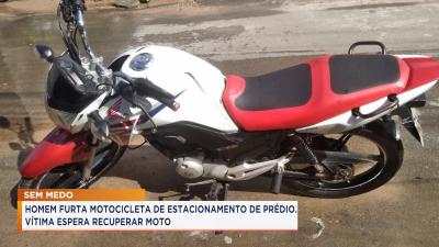Mulher pede informações sobre moto furtada no bairro da Ponta do Farol
