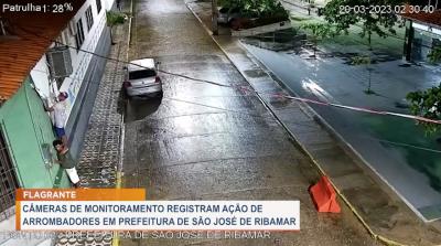 Câmeras flagram ação de arrombamento na prefeitura de São José de Ribamar
