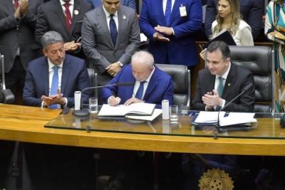 Congresso empossa Lula e Alckmin na Presidência da República  