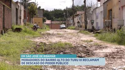 Buracos é motivo de reclamação na Rua 5, no bairro Alto do Turu III