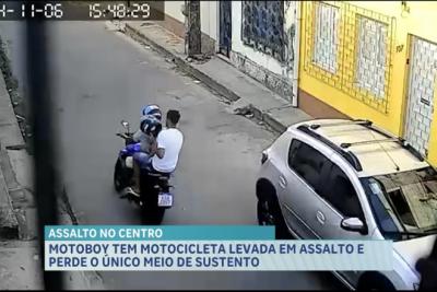 Homem tem motocicleta roubada à porta de casa no centro de São Luís