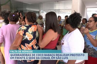 Quebradeiras de coco babaçu realizam protesto em frente à sede da CONAB, em São Luís