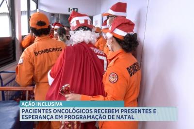 Pacientes oncológicos recebem presentes e esperança em programação de natal