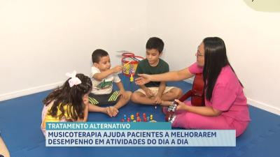 Musicoterapia ajuda pessoas a melhorarem desempenho em atividades do dia a dia