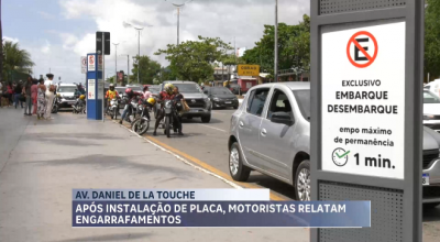 Após instalação de placa em frente ao shopping da capital, motoristas relatam engarrafamentos