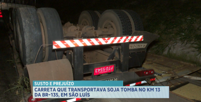 Carreta que transportava soja tomba na BR-135 em São Luís