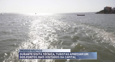 Durante passeio náutico, turistas apreciam um dos pontos mais visitados de São Luís