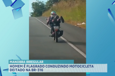 Motociclista é flagrado pilotando motocicleta deitado na BR-316