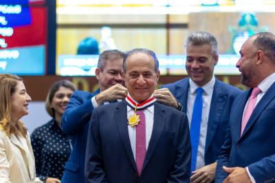 Aparício Bandeira é homenageado com a Medalha Manuel Beckman